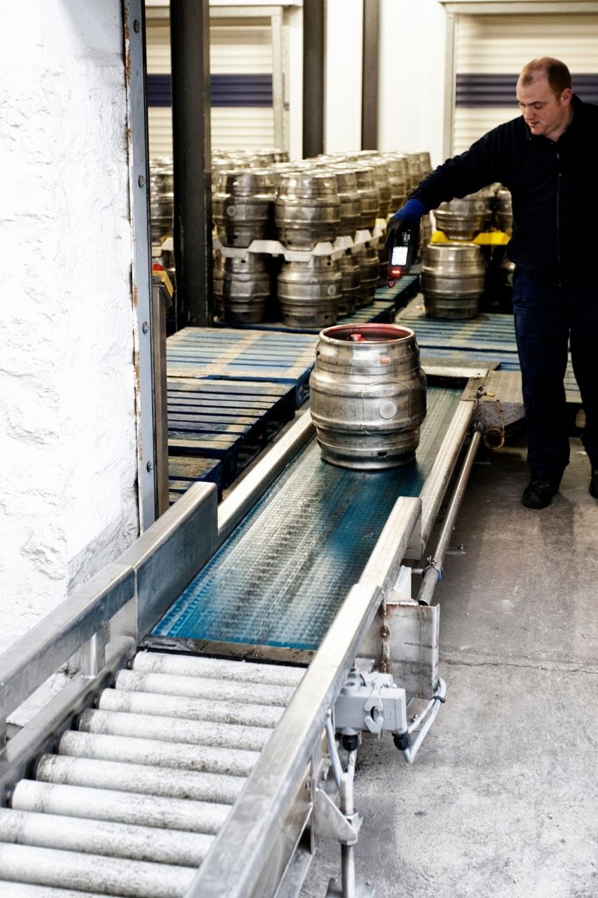 Cleaning a beer keg