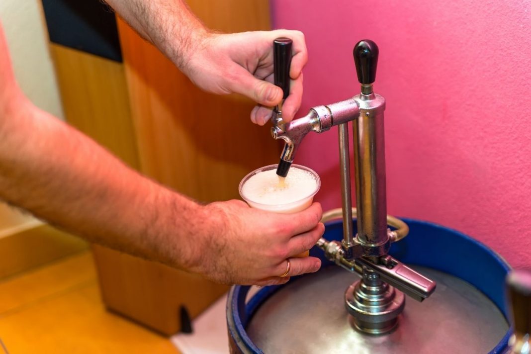 How To Empty A Keg Of Beer A Useful No Nonsense Guide   How To Empty A Keg At Home 1068x712 