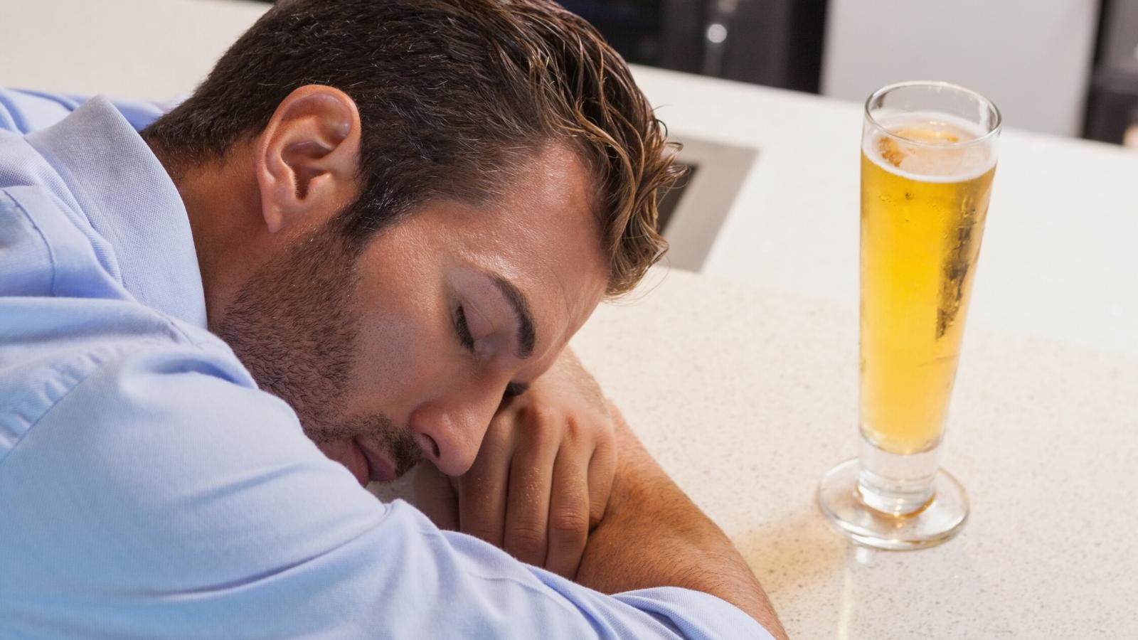 Why Does Beer Make Me Sleepy: Stop Alcohol From Making You Drowsy
